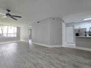 2831 N Oakland Forest Dr, Unit 108 in Oakland Park, FL - Building Photo - Building Photo