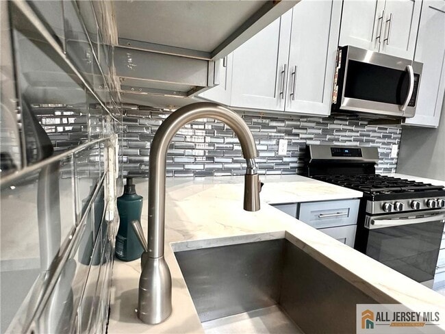 341 Wimbeldon Ct in North Brunswick, NJ - Building Photo - Building Photo