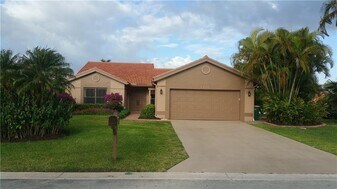 7125 NW 107th Ave in Tamarac, FL - Building Photo