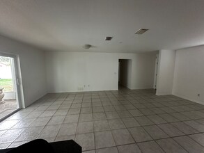 11706 Oban Ave in Tampa, FL - Building Photo - Building Photo