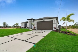 1142 NE 37th St in Cape Coral, FL - Building Photo - Building Photo