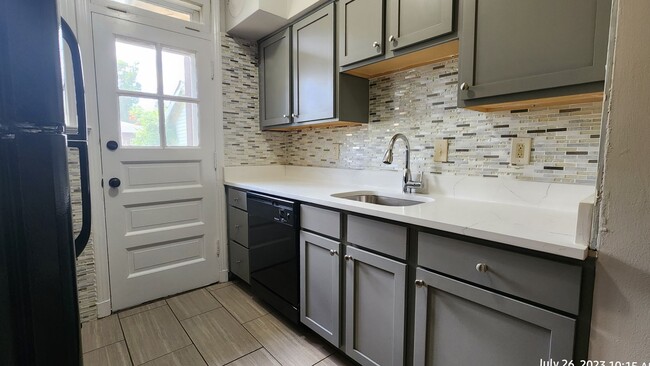 1010 Sanford Ave, Unit 1N