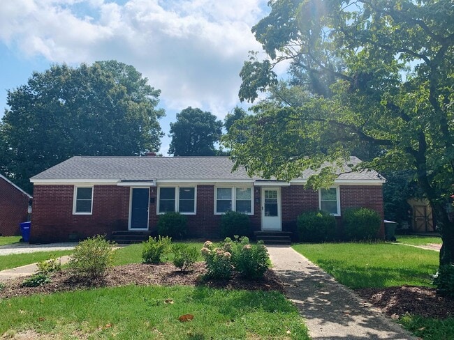 201 S Elm St in Greenville, NC - Building Photo - Building Photo