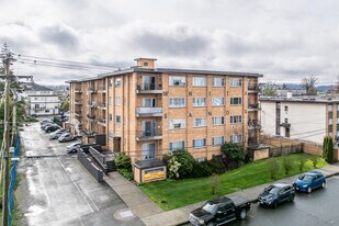 White Sands Village in Chilliwack, BC - Building Photo