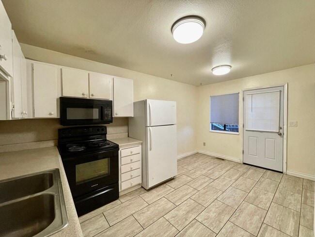 5731 W 92nd Ave in Westminster, CO - Building Photo - Building Photo