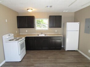 1002 E McDonald Ave-Unit -5 in Eustis, FL - Building Photo - Building Photo