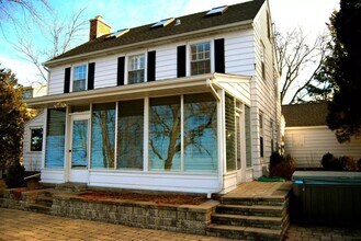 1215 Farwell Dr in Madison, WI - Building Photo - Building Photo