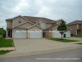 1640 SW Highland Dr in Lee's Summit, MO - Building Photo