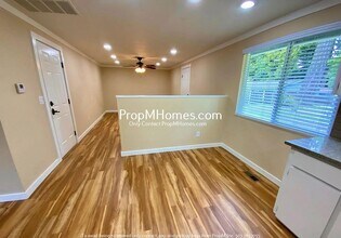 989 SE Fir Grove Loop in Hillsboro, OR - Building Photo - Building Photo