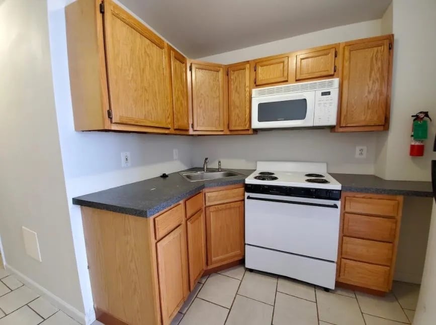 2212 S 15th St, Unit 1st floor in Philadelphia, PA - Building Photo