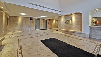 10 Ruddington Dr in Toronto, ON - Building Photo - Building Photo