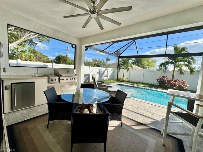 656 108th Ave N in Naples, FL - Foto de edificio - Building Photo