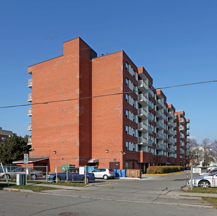 Parkview Place in Oshawa, ON - Building Photo