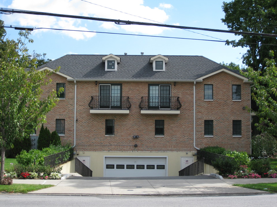 275 Central Ave in Lawrence, NY - Building Photo