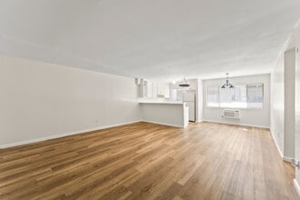 18530 Hatteras St in Los Angeles, CA - Foto de edificio - Building Photo