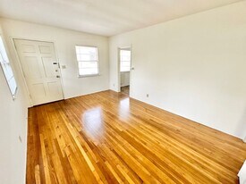 1220 1/2 E 1st St in Long Beach, CA - Building Photo