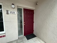 9508 SW 140th Ct in Miami, FL - Foto de edificio - Building Photo