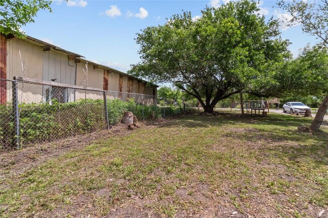 316 20th St in San Leon, TX - Building Photo - Building Photo