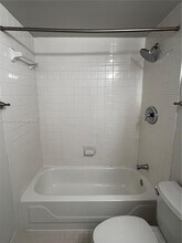 5705 SW 72nd St in Miami, FL - Building Photo - Building Photo