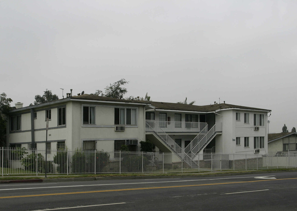 Westmoreland Gardens in Los Angeles, CA - Building Photo