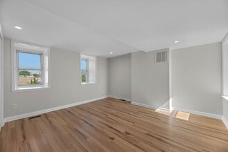 111 N Patterson Park Ave in Baltimore, MD - Building Photo - Building Photo