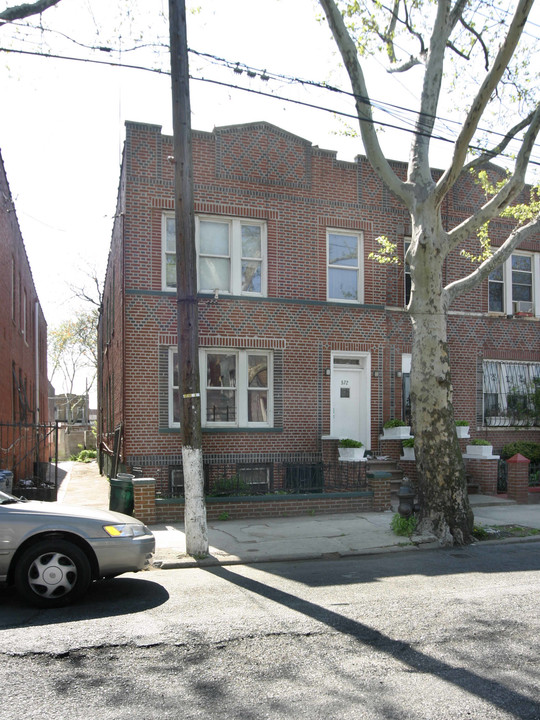 572 Osborn St in Brooklyn, NY - Foto de edificio