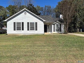 2536 Clovis Rd SW in Huntsville, AL - Building Photo