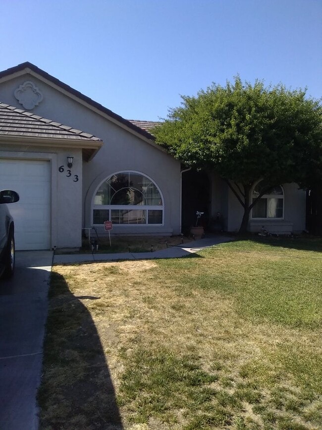 633 Langley Ct in Los Banos, CA - Building Photo - Building Photo