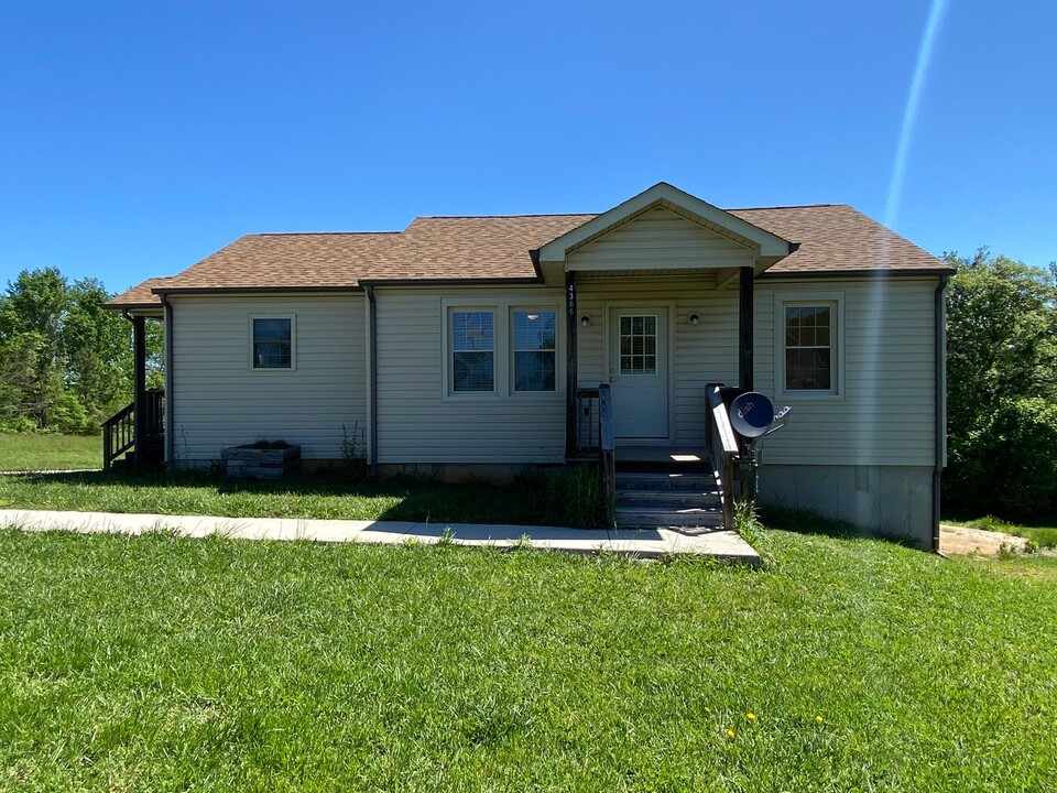 4366 Red House Rd in Rustburg, VA - Building Photo