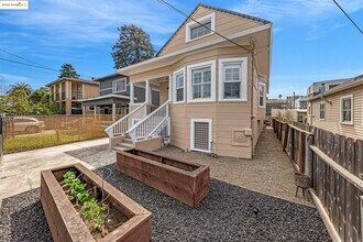 953 34th St in Oakland, CA - Building Photo - Building Photo