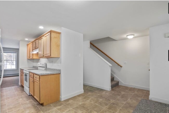 20 Bow St, Unit Duplex in Kennebunk, ME - Building Photo - Building Photo