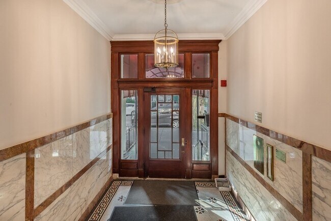 35 Queensberry St in Boston, MA - Building Photo - Building Photo