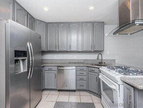 7349 Fay Ave in San Diego, CA - Building Photo - Building Photo