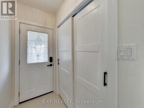 37 Gilbert Ave in Toronto, ON - Building Photo - Building Photo