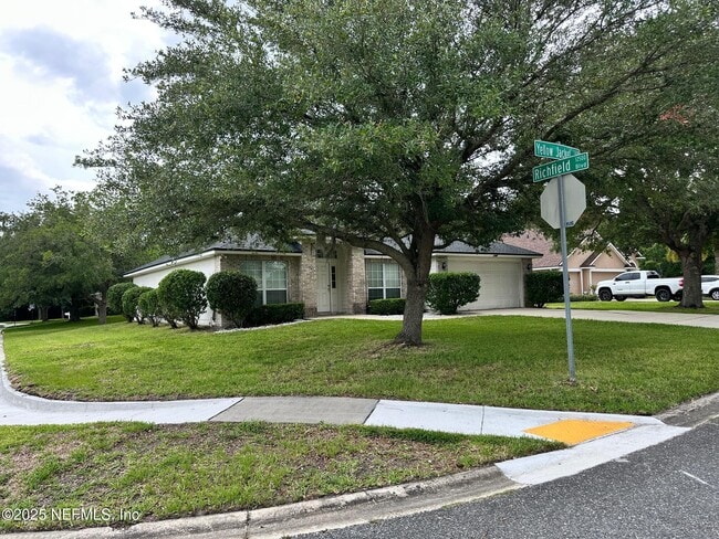 1318 Yellow Jacket Ct in Jacksonville, FL - Building Photo - Building Photo