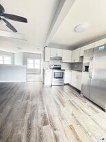 33 Pond St in Naugatuck, CT - Building Photo