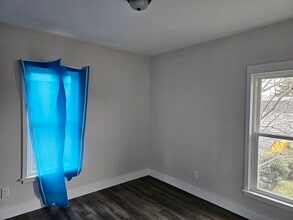 2042 Bailey Ave, Unit 2 in Buffalo, NY - Foto de edificio - Building Photo