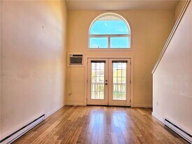 231 Reynolds Rd in Loch Sheldrake, NY - Building Photo