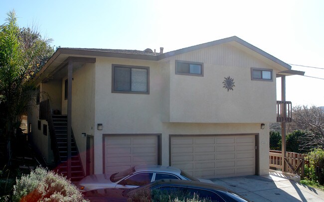 4286 Encino Ln in Ventura, CA - Foto de edificio - Building Photo