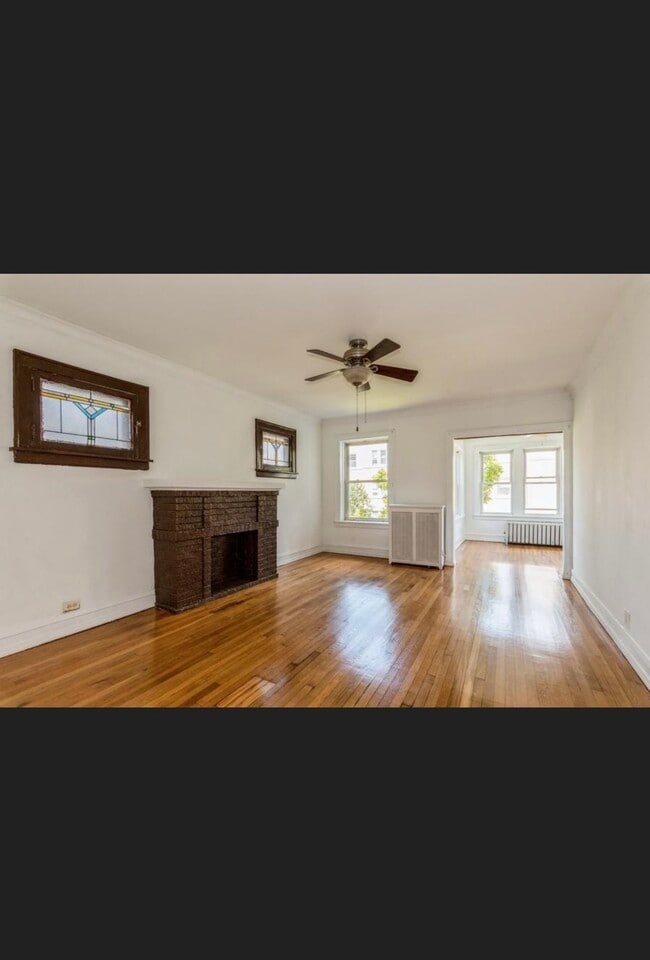 3007 W Sunnyside Ave, Unit Unit 2 in Chicago, IL - Building Photo - Building Photo