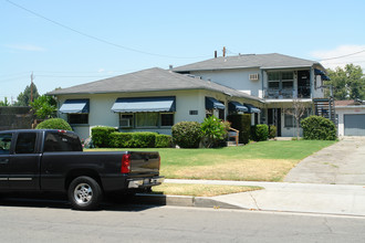 1105 W Clark Ave in Burbank, CA - Building Photo - Building Photo