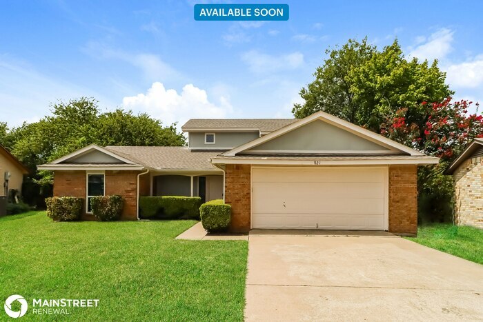 821 Lisa Ln in Cedar Hill, TX - Building Photo