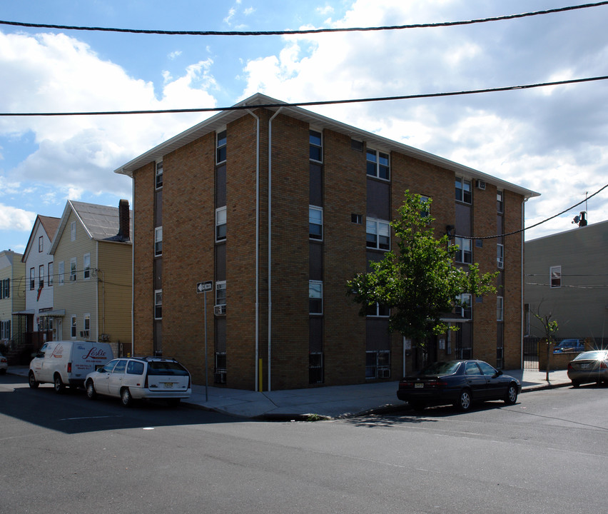 53-59 Clover St in Newark, NJ - Foto de edificio