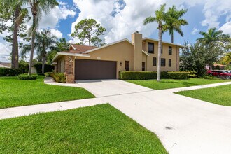 1123 Northumberland Ct in Wellington, FL - Building Photo - Building Photo