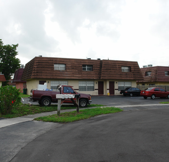 2010 NW 59th Way in Fort Lauderdale, FL - Building Photo - Building Photo