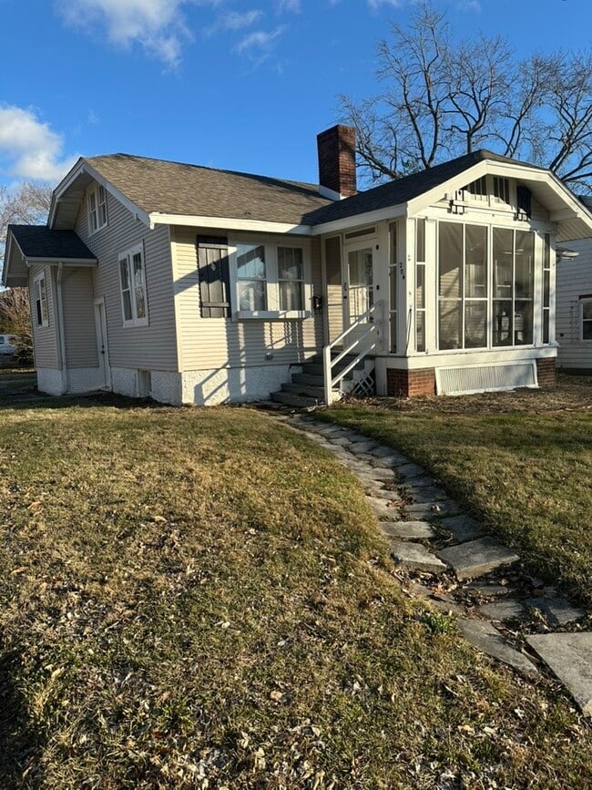 property at 204 S Linden Ave