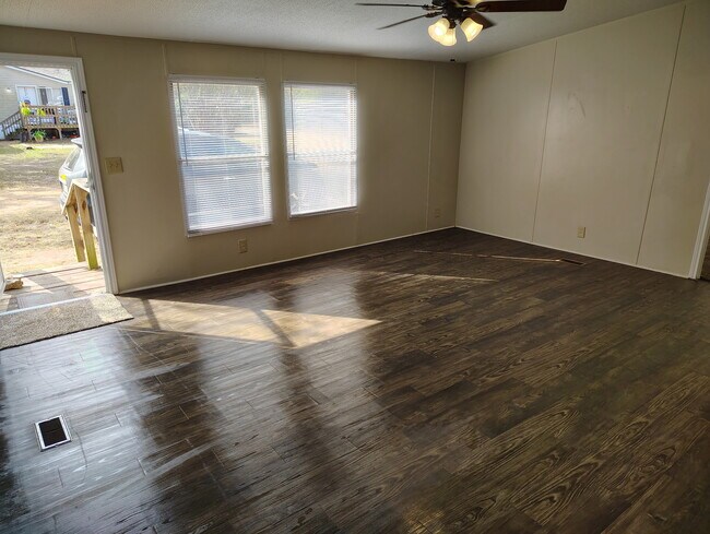 600 Davis Cir in Big Sandy, TX - Building Photo - Building Photo