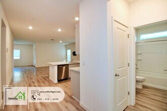 3010 Silverstone Dr in Redding, CA - Building Photo - Building Photo