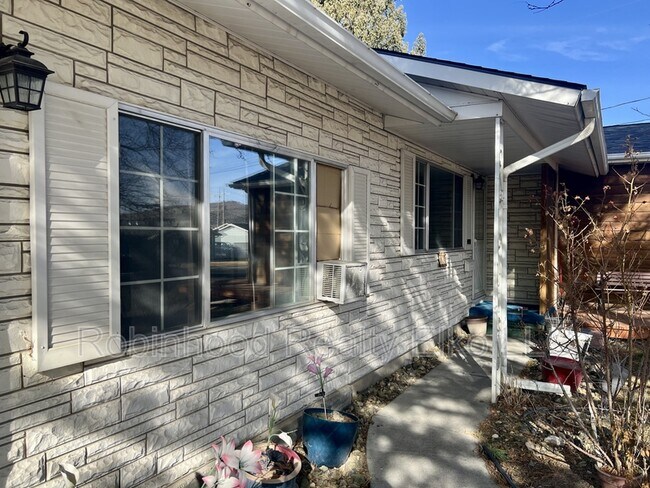 1905 View Dr in Elko, NV - Building Photo - Building Photo