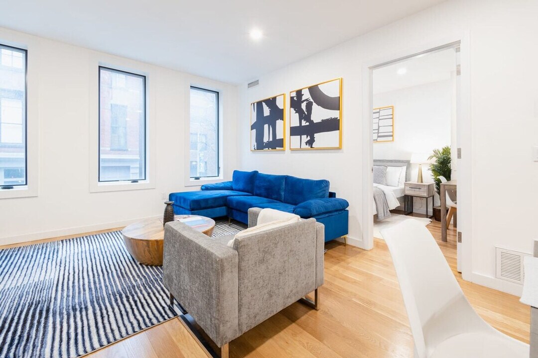 28 E 13th St in New York, NY - Building Photo